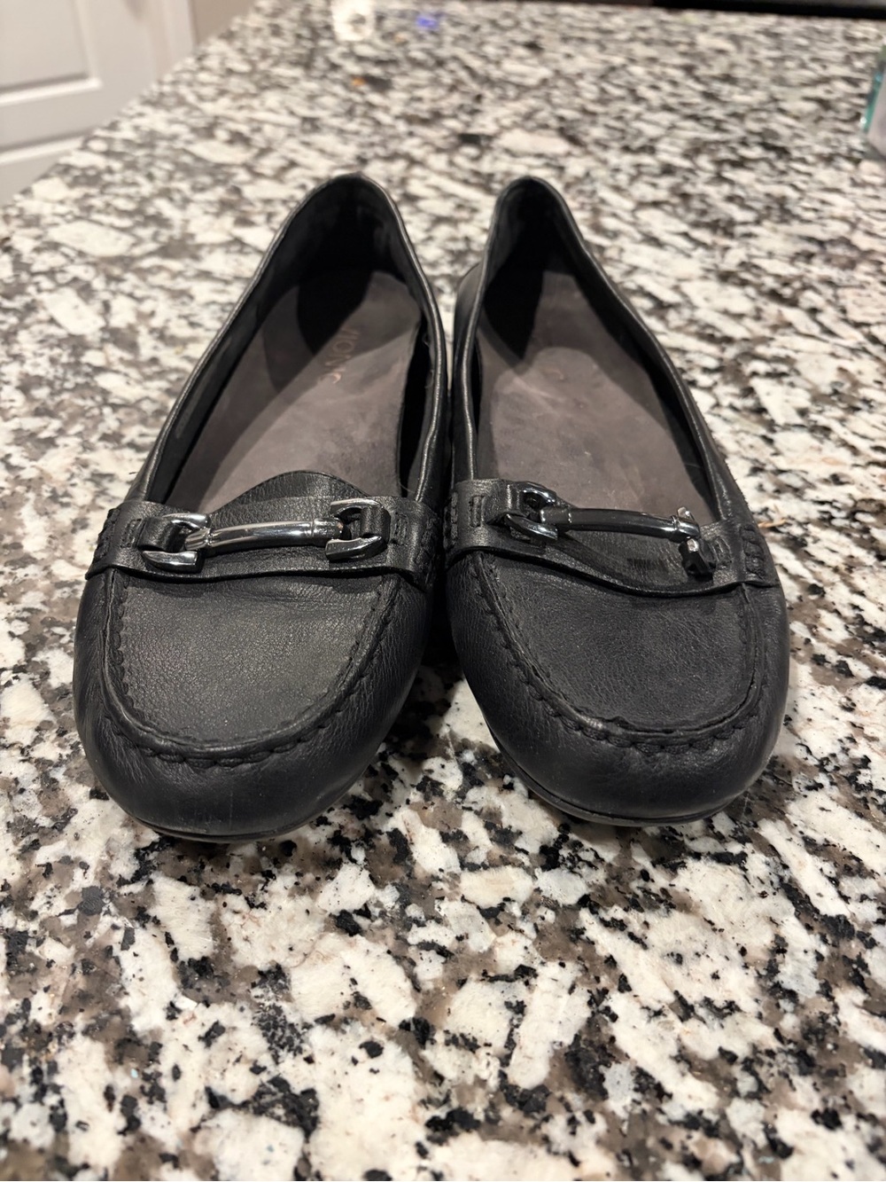 Vionic Black Leather Kenya Loafers - Picture 3 of 6
